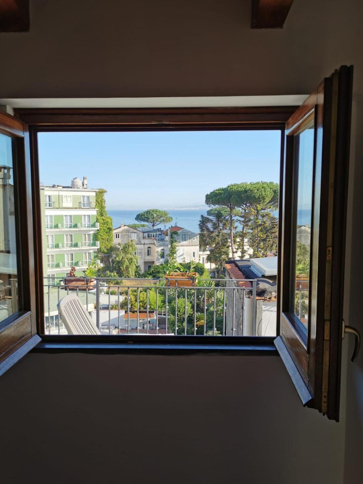 Appartamento Rossy House Sorrento Camera foto